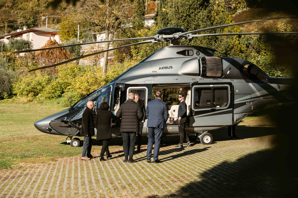 evento Aston Martin con elicottero Airbus